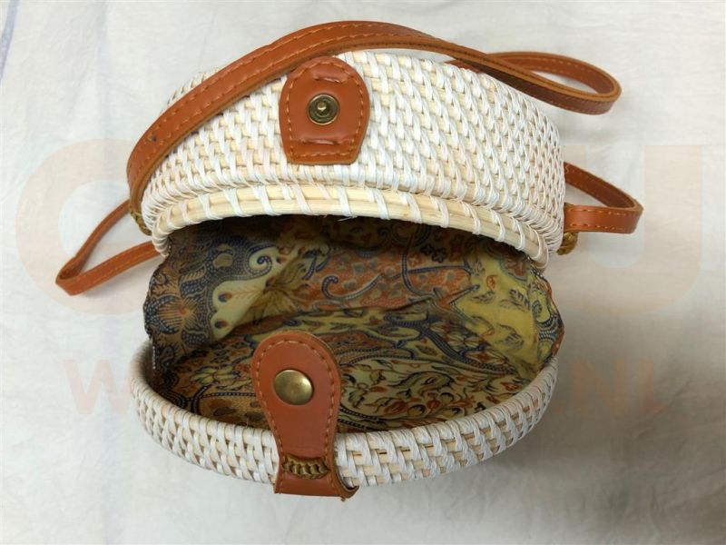 Rotan damestas wit / bloem, 18 cm rond, met schouderband