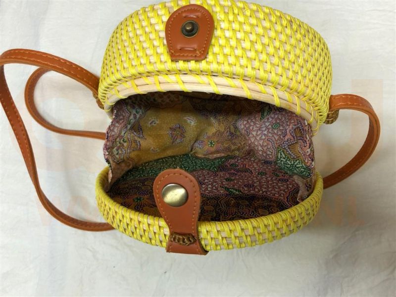 Rotan damestas geel - wit, 18 cm rond, met schouderband