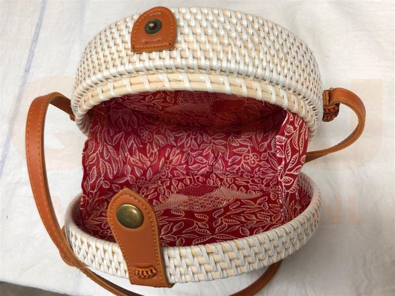 Rotan damestas wit - bloemen, 20 cm rond, met schouderband