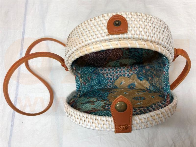 Rotan damestas wit - bloemen, 20 cm rond, met schouderband