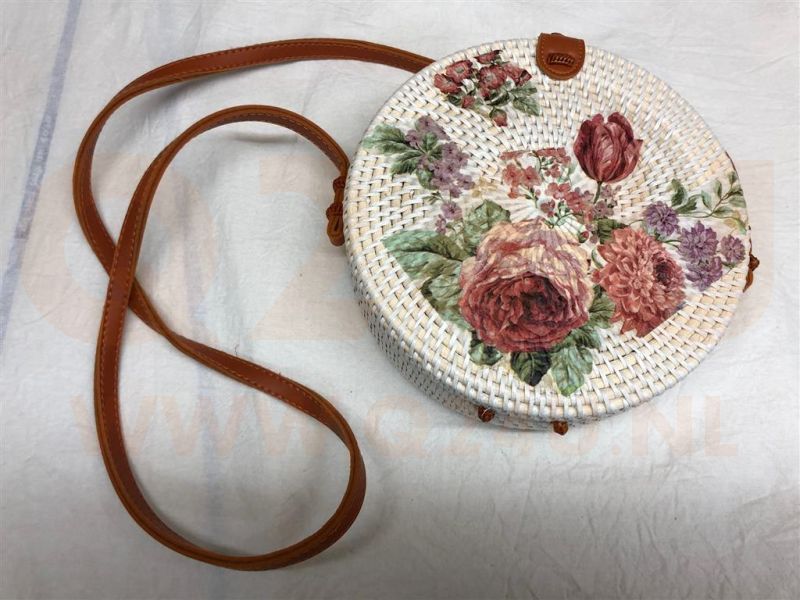 Rotan damestas wit - bloemen, 20 cm rond, met schouderband