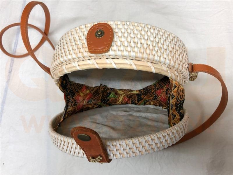 Rotan damestas wit - groen, 20 cm rond, met schouderband